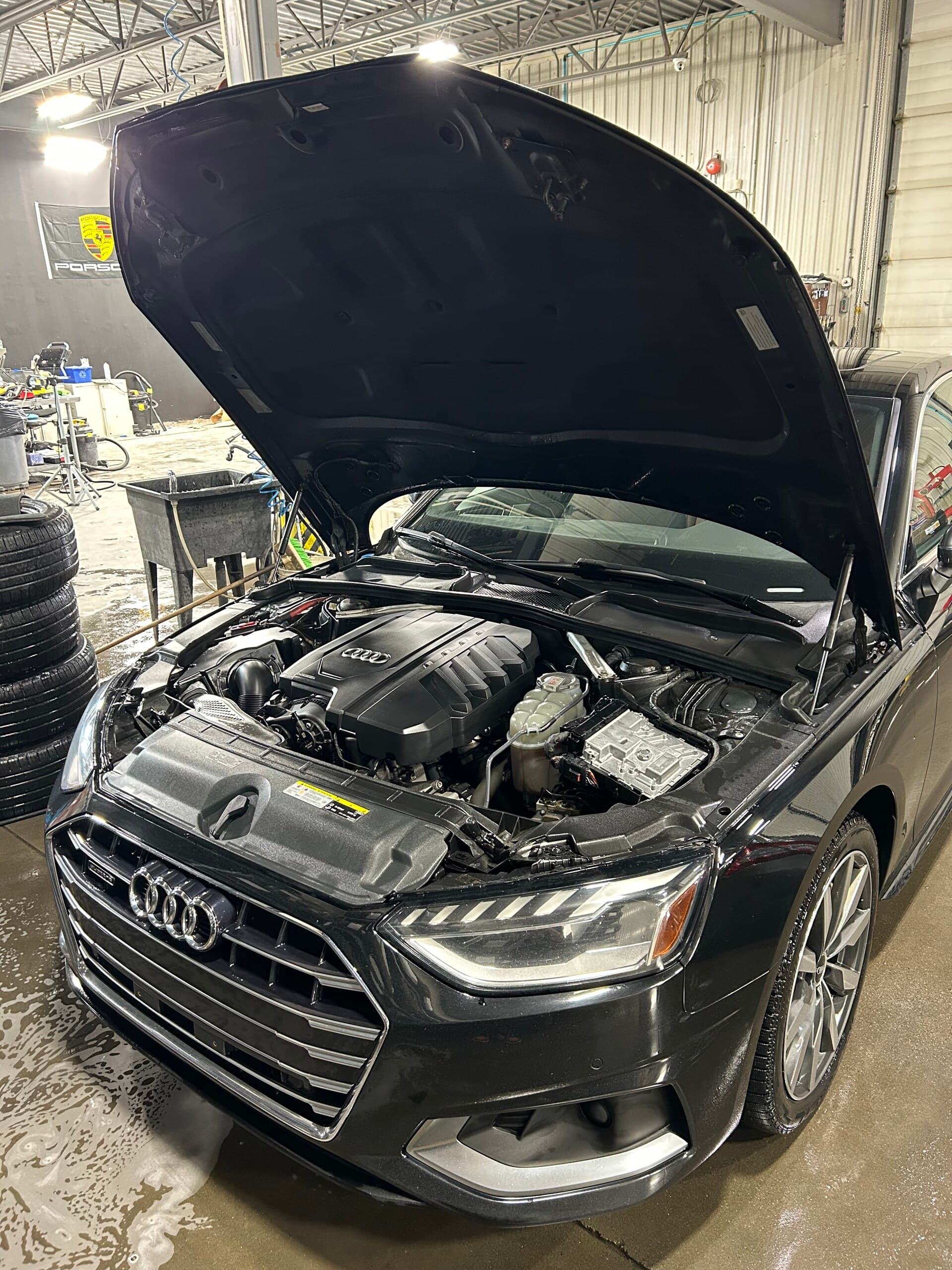 Audi engine bay detailing — Après
