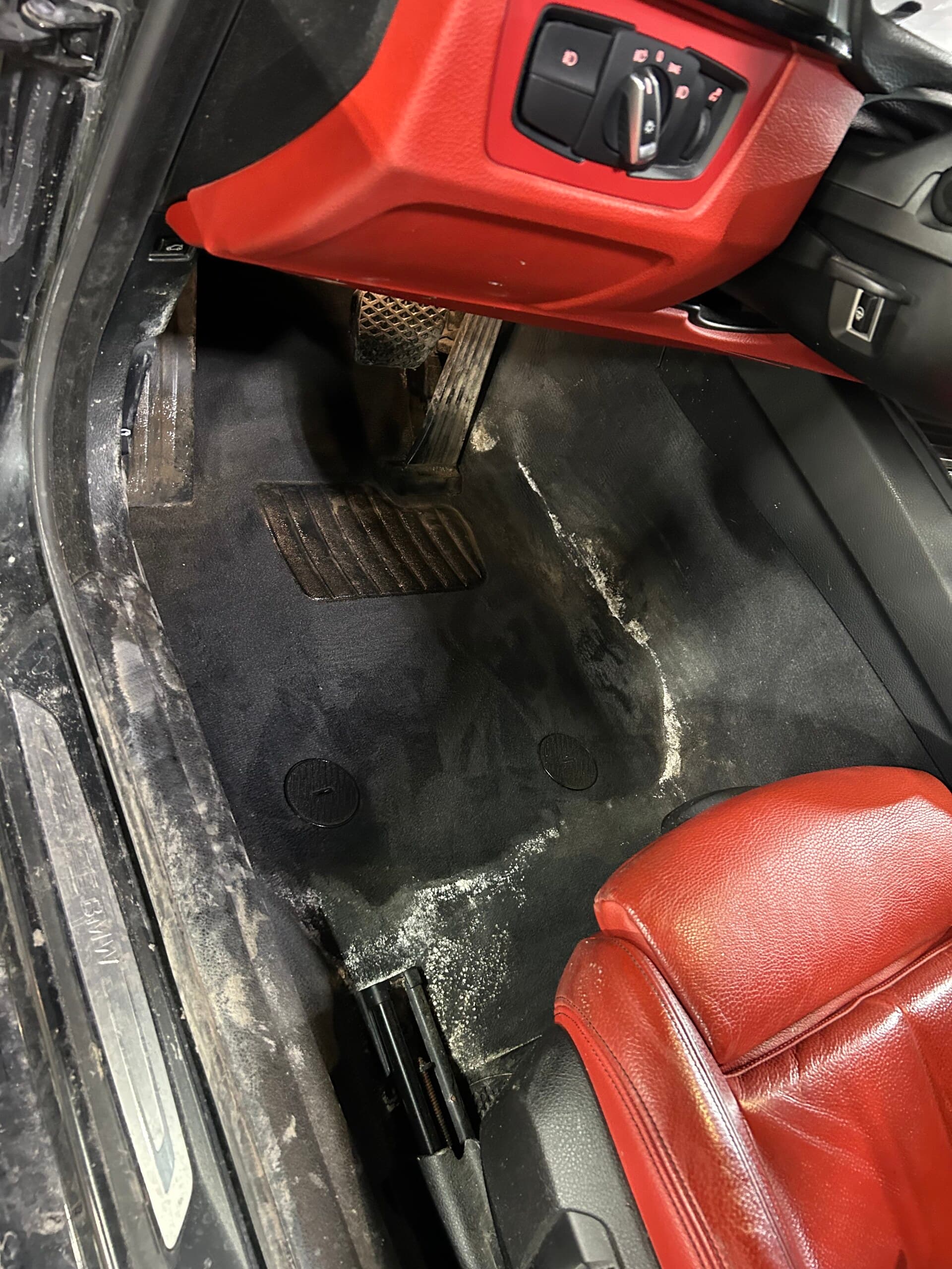 Car interior deep cleaning — Après
